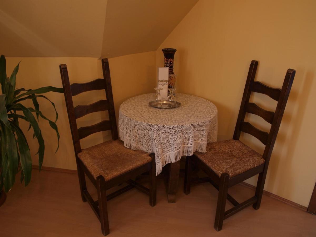 Vitényi Pince Vendégház Villány Habitación foto